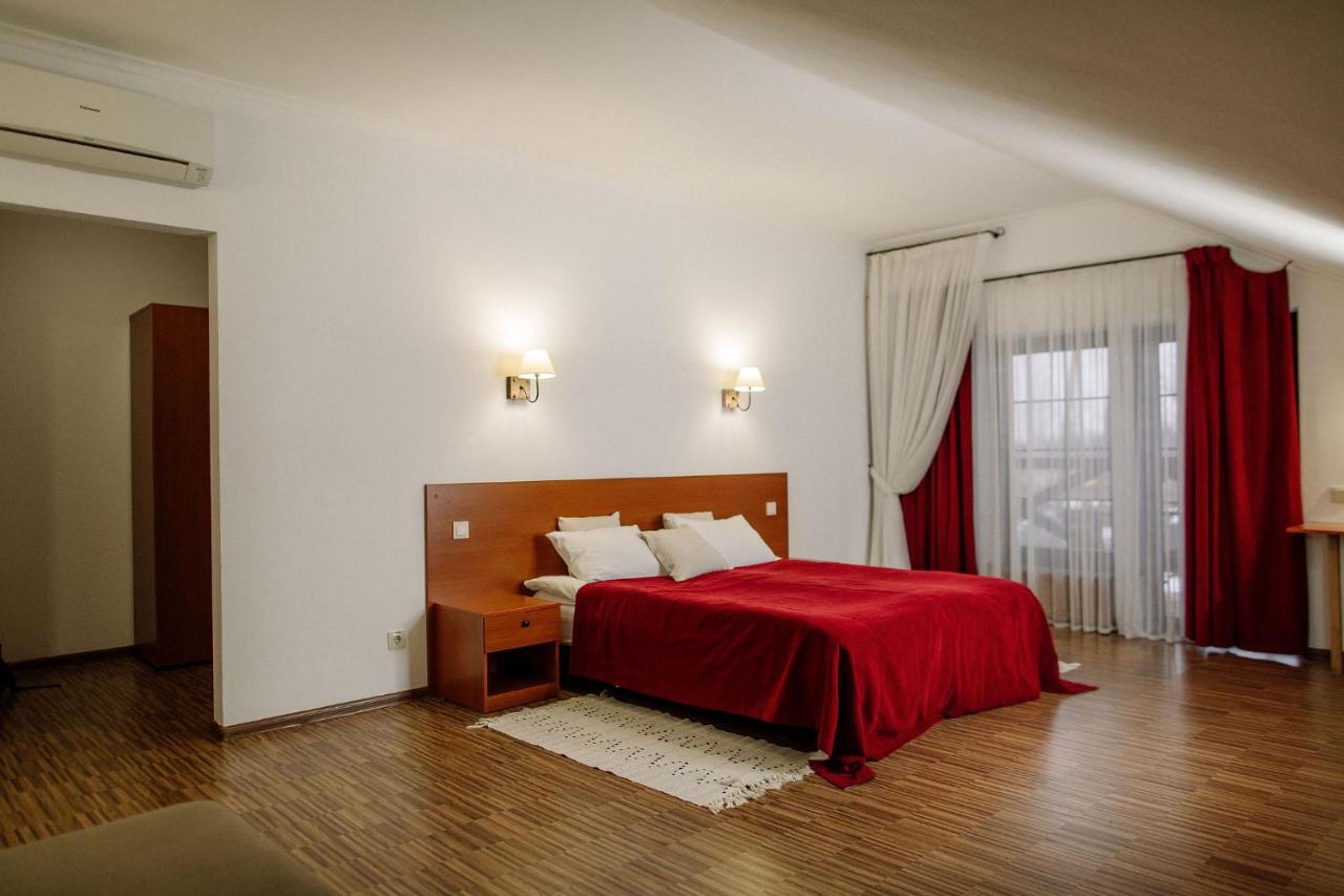 Veselyj Zajets Hotel Pirnove Buitenkant foto